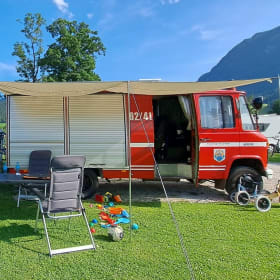 Harrie – Harrie - Fire brigade camper Mercedes 4-p