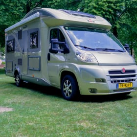 4p Bürstner ixeo 664 half integraal 2013 /airco/cruisecontrol/Hefbed