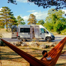 de Krullenbus – 2-person Peugeot bus from 2012