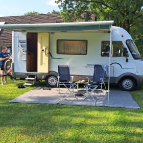 B544 – 5p Hymer integrated uit 1999
