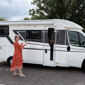 2,5p | Adria Compact Plus – Op vakantie met deze moderne, luxe Camper uit 2022.