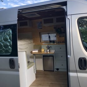 Juan de Jumper – Karakteristieke zelfbouwcamper te huur