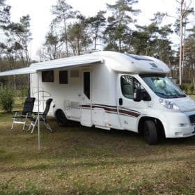 Luxe ruime 4p camper met Queensbed en Hefbed