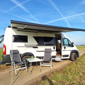 2p Adria Mobil bus uit 2018