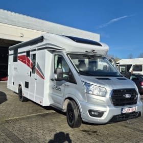 Ford Roller Team semi-integraal (2026) Nagelnieuw!