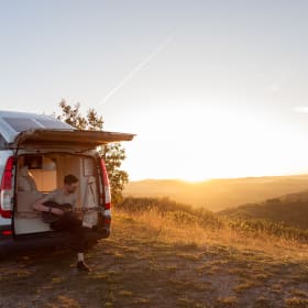 vanWoolly – Compact self-built camper bus