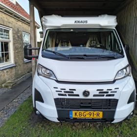 2-seater Knaus semi-integrated from 2026