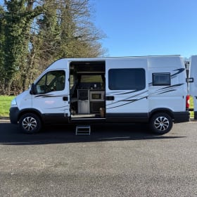 Marge – 3 Berth, Fully off grid campervan 