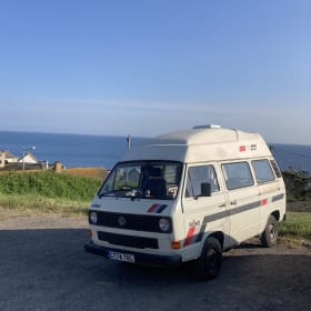 Sammy – Volkswagen Hi-Top off-grid Camper op zonne-energie