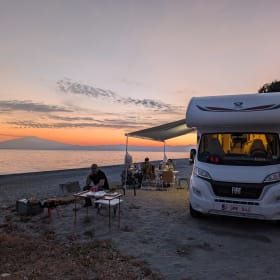 M-SERV 🚐  – Comfortabel reizen in onze Rimor alkoofcamper (2025) – zorgeloos op weg
