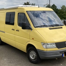 Sunshine – Kingsize bed camper van, recently installed