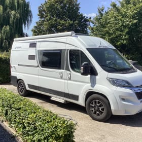 Joy – Beautiful 3p Pössl bus camper from 2020