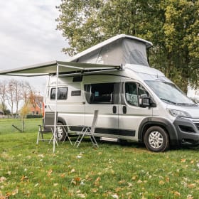 Fijnja – Luxury 4 pers. Pössl bus camper with sleeping lifting roof from 2019