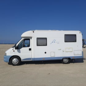 Mr. Blue  – Bürstner Merano with air conditioning and fixed bed 2005