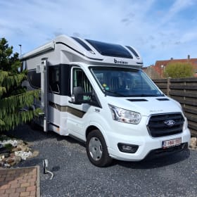 Lientje – 4p Benimar semi-integrated uit 2025