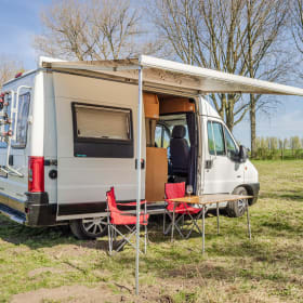 Vip camper loopt lekker met alles er op en aan makkelijk pakeren met een lengte van 5.40  – 2p Peugeot campervan from 2002