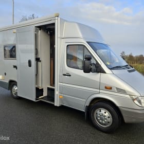 2p Mercedes-Benz semi-integrated uit 2002