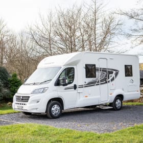 GoCampa – 4 Berth Fully Equipped Motorhome *Insurance included*