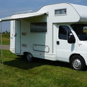 The White Camper – 4 persoons Fiat Ducato camper