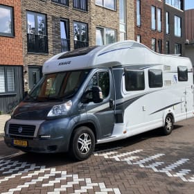 3p Knaus semi-integraal met 2x airco / lengtebedden/hefbed (electr)