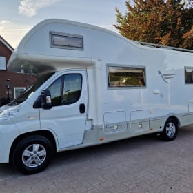 La bella vita – Luxury 6 person Arca Camper