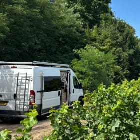 Loesje – Unique 2-person campervan for adventure & luxury!