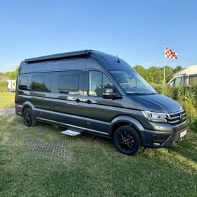 Daniël – Glamping with the Grand California!