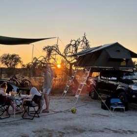 Car Camper – Toyota Hilux met daktenten