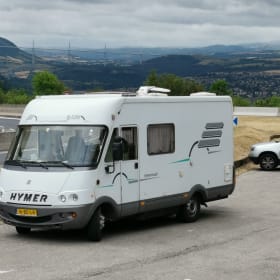 B574 met dubbele bodem  – 4p Top Hymer avec de bons lits français