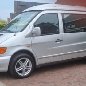 4p Mercedes-Benz bus uit 2000