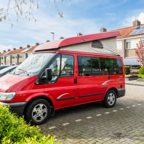 Rooie Rakker – 4p Ford bus from 2006