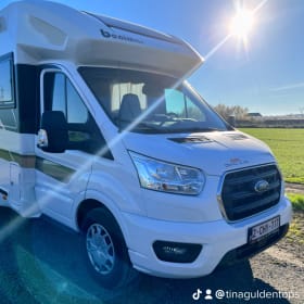 Chihuahua on the road – 2p Benimar semi-integrated uit 2022