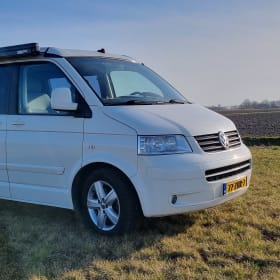 "De Witte" – 4p Volkswagen bus from 2004