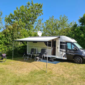 Beautiful Sunlight T68 Adventure Edition AUTOMATIC with spacious single beds.