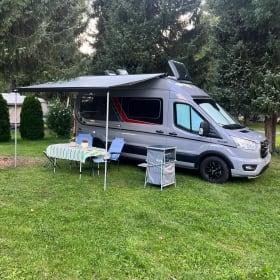 "Big" Nuggy – Zeer comfortabele camper met 4 zitplaatsen / 3 slaapplaatsen