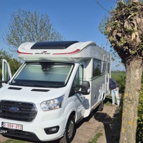 BELLE -ford transit aut.170pk – 2-6p Roller Team semi-integrated from 2024