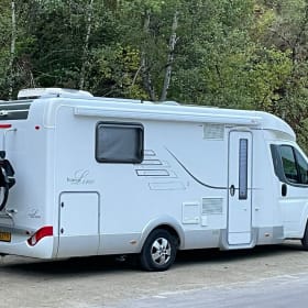 Nirwana – Magnifique Hymer de luxe 2p avec lit queen fixe 