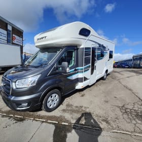 Glenys – Swift semi-integrale camper met 4 slaapplaatsen vanaf 2024