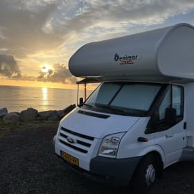 Bennie – Benimar Alcove camper - 5 persons - family camper 