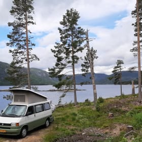 4p Volkswagen bus from 1995