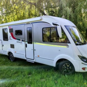 First Class**** – Bürstner mit Klimaanlage, Queensize-Bett mit Luftfederung