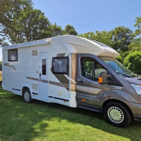 Benimar Cocoon – Mooie, luxe 4/5 pers Camper met fietsendrager