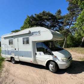 Onze Harrie – Heerlijke 5p familiecamper! Airco, volledig ingericht, stapelbed