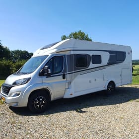 Carado T459 semi-intégré avec lit queen-size à partir de 2022