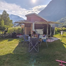 4p Ford campervan uit 2010