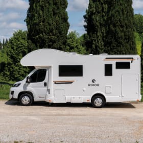 King VIII – Nieuwe, luxe alkoofcamper voor 5 personen