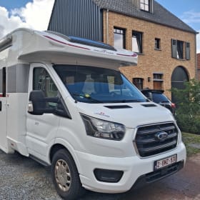 Luxury 4p Ford Kronos Roller Team 2021 for rent – Travel in comfort!