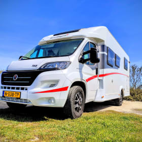 Sunny – 5 persoons Sunlight half-integraal uit 2020