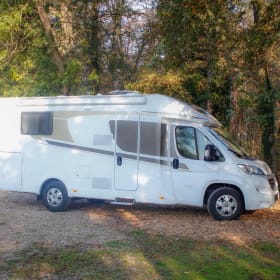 Droomcamper – Luxe&Nieuwe Camper Carado T449(Hymer) met Queensbed