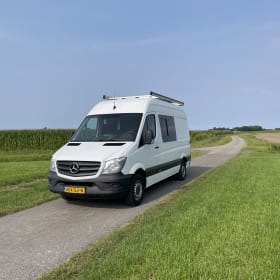 The Hustle Van – Off-grid freedom with The Hustle Van